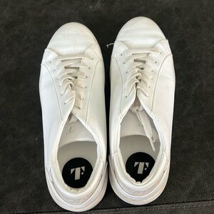 Women Thousand Fell sneaker size 8